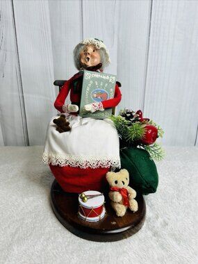 Byers Choice The Carolers Mrs. Claus Rocking Chair Wooden Base 1986 Vintage